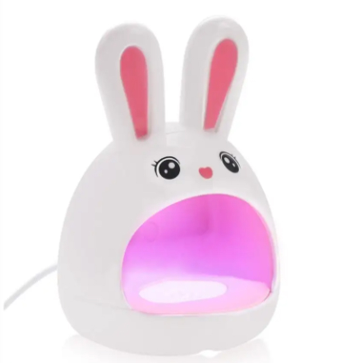 Hvordan påvirker en neglelampe profesjonelle manikyrstandarder over hele verden?